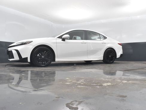 Used 2025 Toyota Camry SE image 52