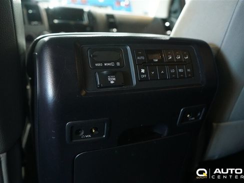 Used 2010 Toyota Sequoia Platinum AWD/4WD image 30
