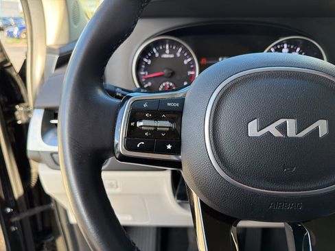 Used 2024 Kia Carnival LX FWD image 33