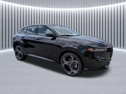 Used 2026 Alfa Romeo Tonale w/ Black Premium Package AWD/4WD image 3