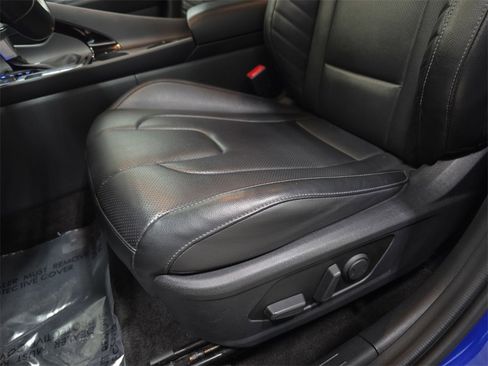 Used 2024 Hyundai Elantra Limited image 29