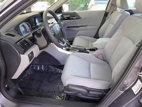 Used 2017 Honda Accord LX image 9