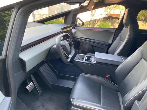 Used 2025 Tesla Cybertruck AWD Crew Cab image 26