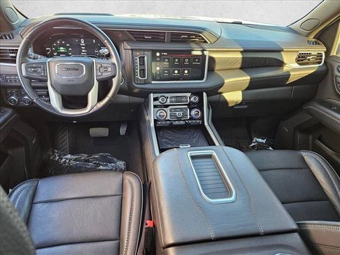 Used 2022 GMC Yukon Denali w/ Denali Premium Package image 17