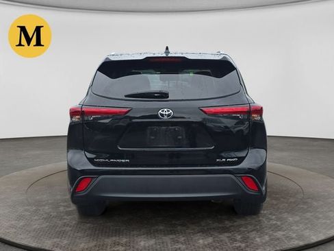 Used 2023 Toyota Highlander XLE AWD/4WD image 4