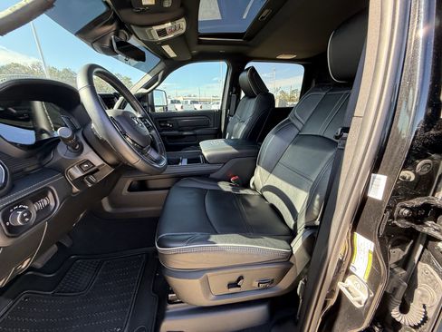 Used 2024 RAM 2500 Limited image 28