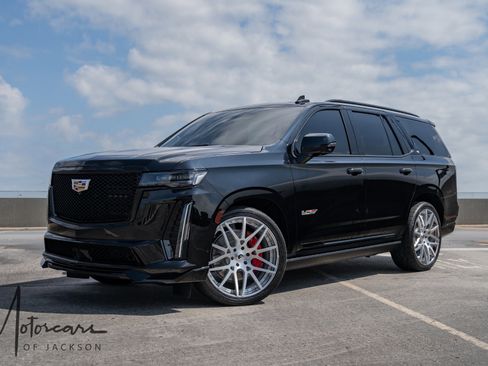 Used 2023 Cadillac Escalade V image 2