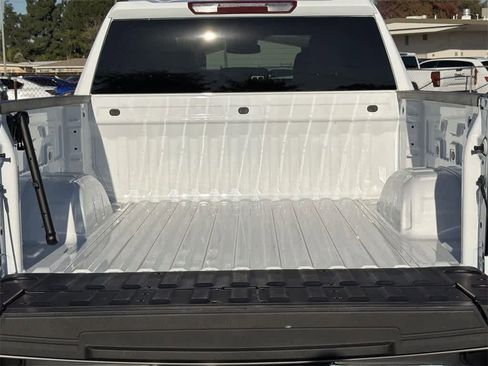 Used 2025 GMC Sierra 1500 SLT image 31