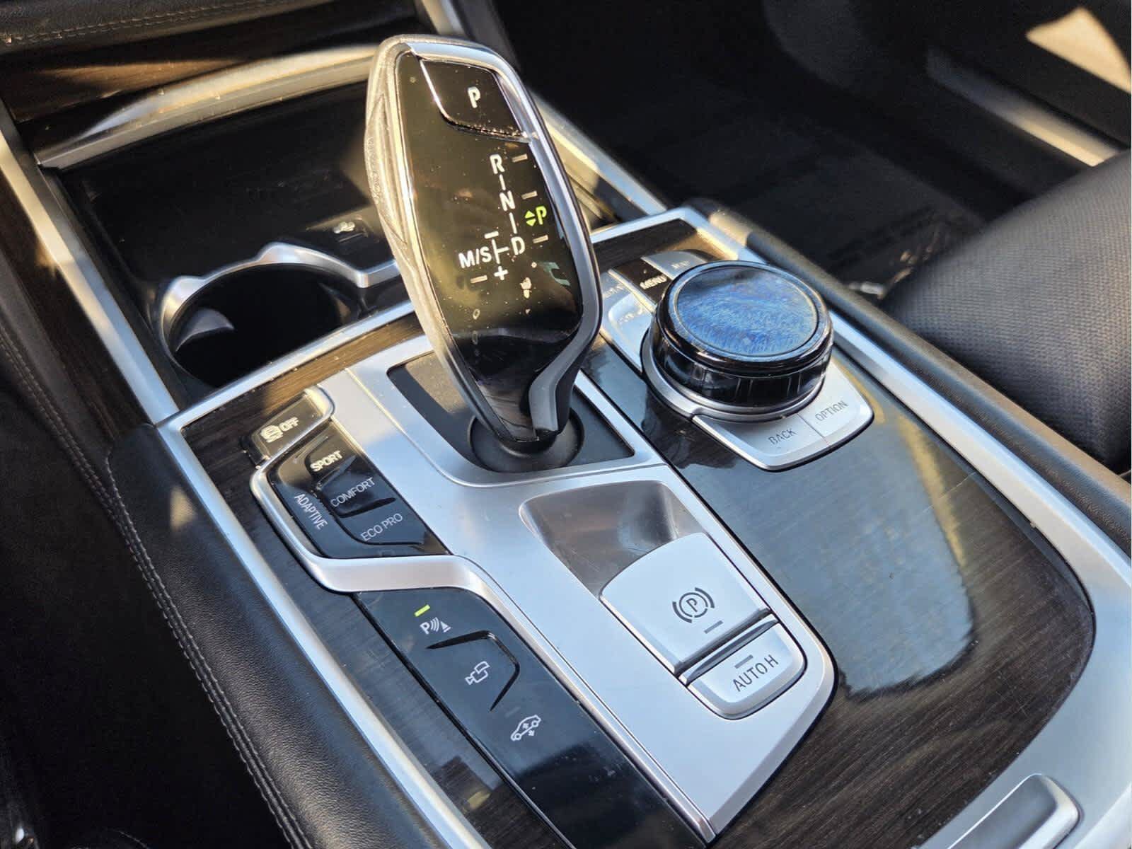 Used 2020 BMW 750i xDrive w/ Executive Package AWD/4WD image 27