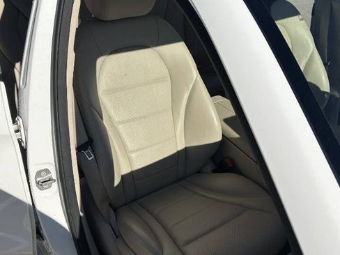 Used 2018 Mercedes-Benz GLC 300 4MATIC image 32