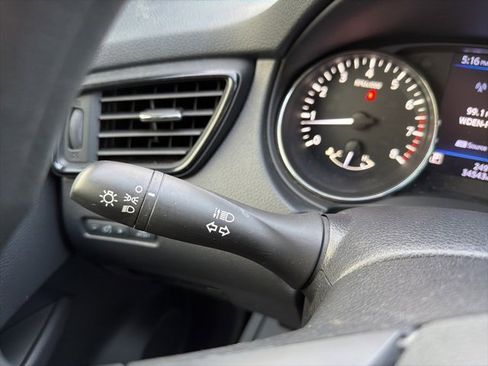 Used 2018 Nissan Rogue S image 21