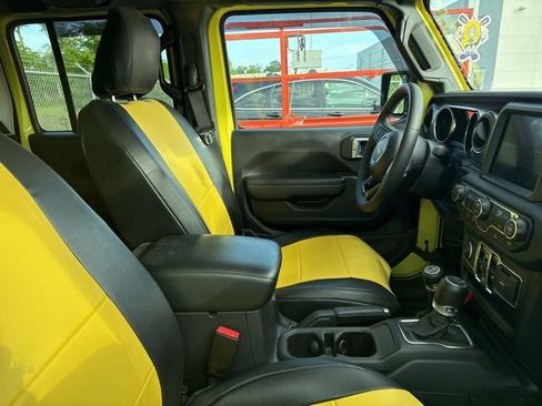 Used 2023 Jeep Gladiator Sport image 4