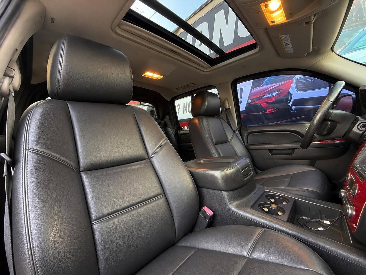 Used 2012 Chevrolet Avalanche LT w/ Suspension Package, Off-Road AWD/4WD image 7