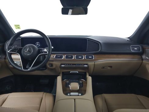 Used 2025 Mercedes-Benz GLE 450e 4MATIC image 25