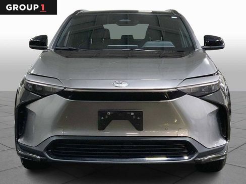 Used 2023 Toyota bZ4X XLE w/ Weather Package image 4