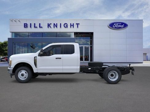 New 2026 Ford F350 XL w/ XL Chrome Package AWD/4WD image 3