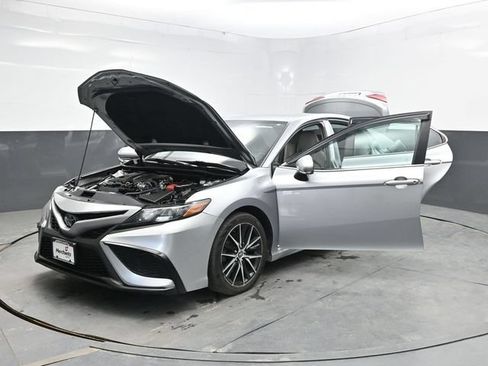 Used 2022 Toyota Camry SE FWD image 35