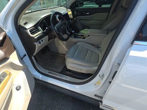 Used 2018 GMC Acadia Denali w/ Technology Package AWD/4WD image 10
