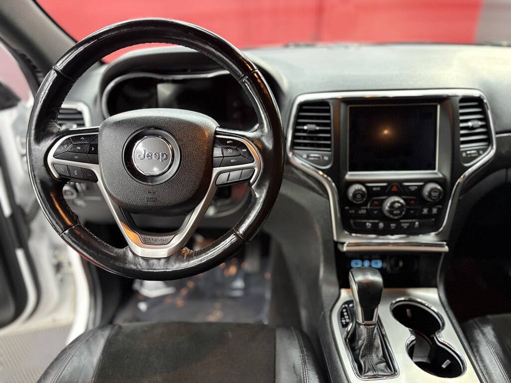 Used 2018 Jeep Grand Cherokee Altitude AWD/4WD image 12