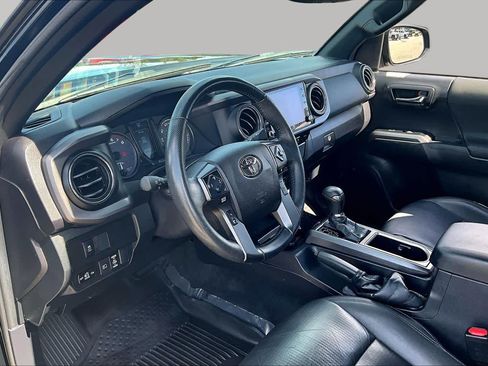 Used 2021 Toyota Tacoma TRD Off-Road w/ TRD Premium Off Road Package AWD/4WD image 17
