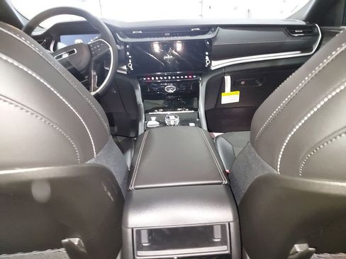 New 2026 Jeep Grand Cherokee Laredo image 10