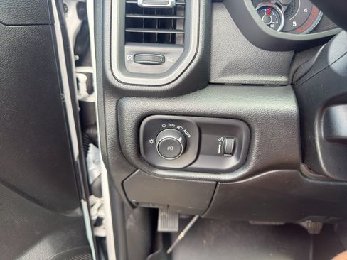 Used 2025 RAM 3500 Tradesman w/ Chrome Appearance Group AWD/4WD image 23