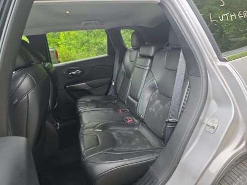 Used 2019 Jeep Cherokee Latitude Plus AWD/4WD image 14