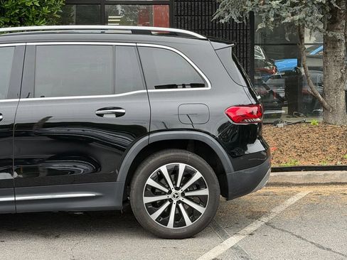 Used 2022 Mercedes-Benz GLB 250 4MATIC w/ Premium Package Lite image 11