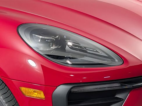 New 2026 Porsche Macan AWD/4WD image 15