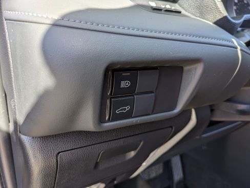 Used 2024 Toyota Highlander XLE FWD image 23