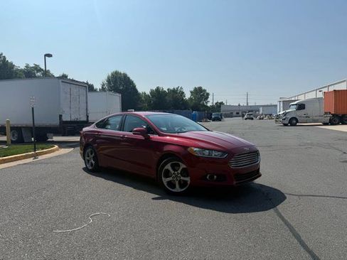 Used 2013 Ford Fusion SE image 2