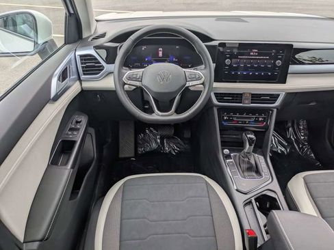 New 2026 Volkswagen Taos SE FWD image 16