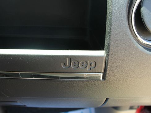 Used 2016 Jeep Patriot Latitude FWD image 26