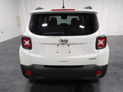 Used 2018 Jeep Renegade Latitude w/ Popular Equipment Group FWD image 5