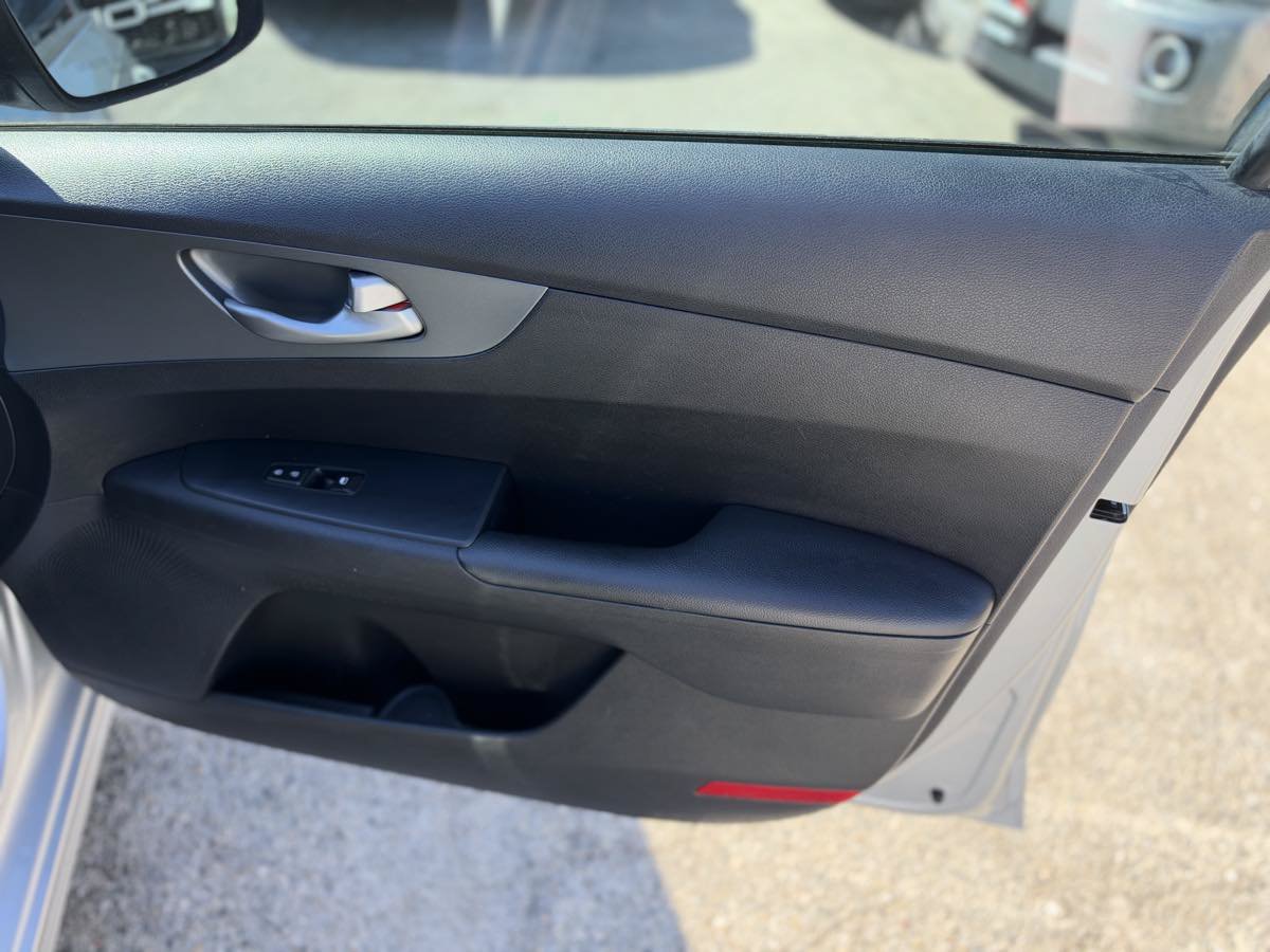 Used 2020 Kia Forte LXS FWD image 15