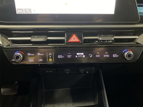 Used 2023 Kia Niro EX FWD image 20