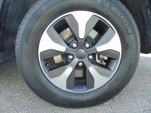 Used 2023 Jeep Grand Cherokee image 9