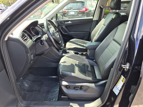 Used 2018 Volkswagen Tiguan SEL AWD/4WD image 15