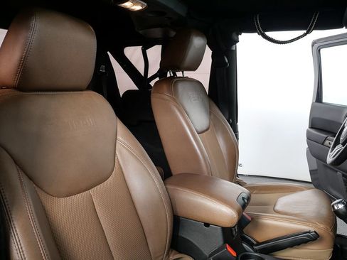 Used 2017 Jeep Wrangler Sahara image 16