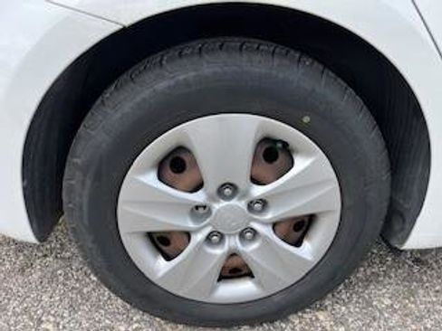 Used 2017 Kia Forte LX image 10