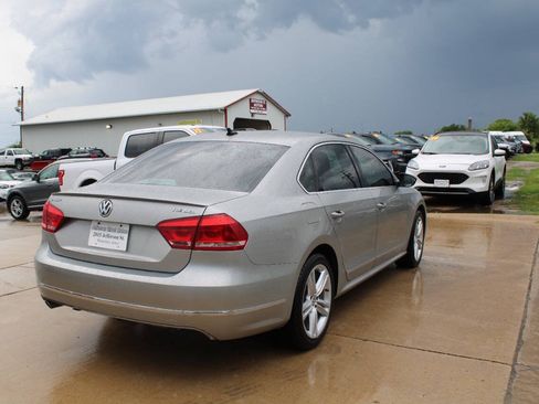 Used 2012 Volkswagen Passat TDI SEL Premium FWD image 8