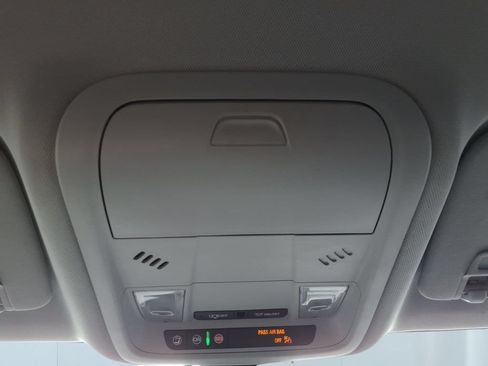 Used 2021 Chevrolet Blazer LT FWD image 25