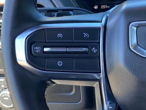 Used 2025 GMC Yukon XL Denali image 27