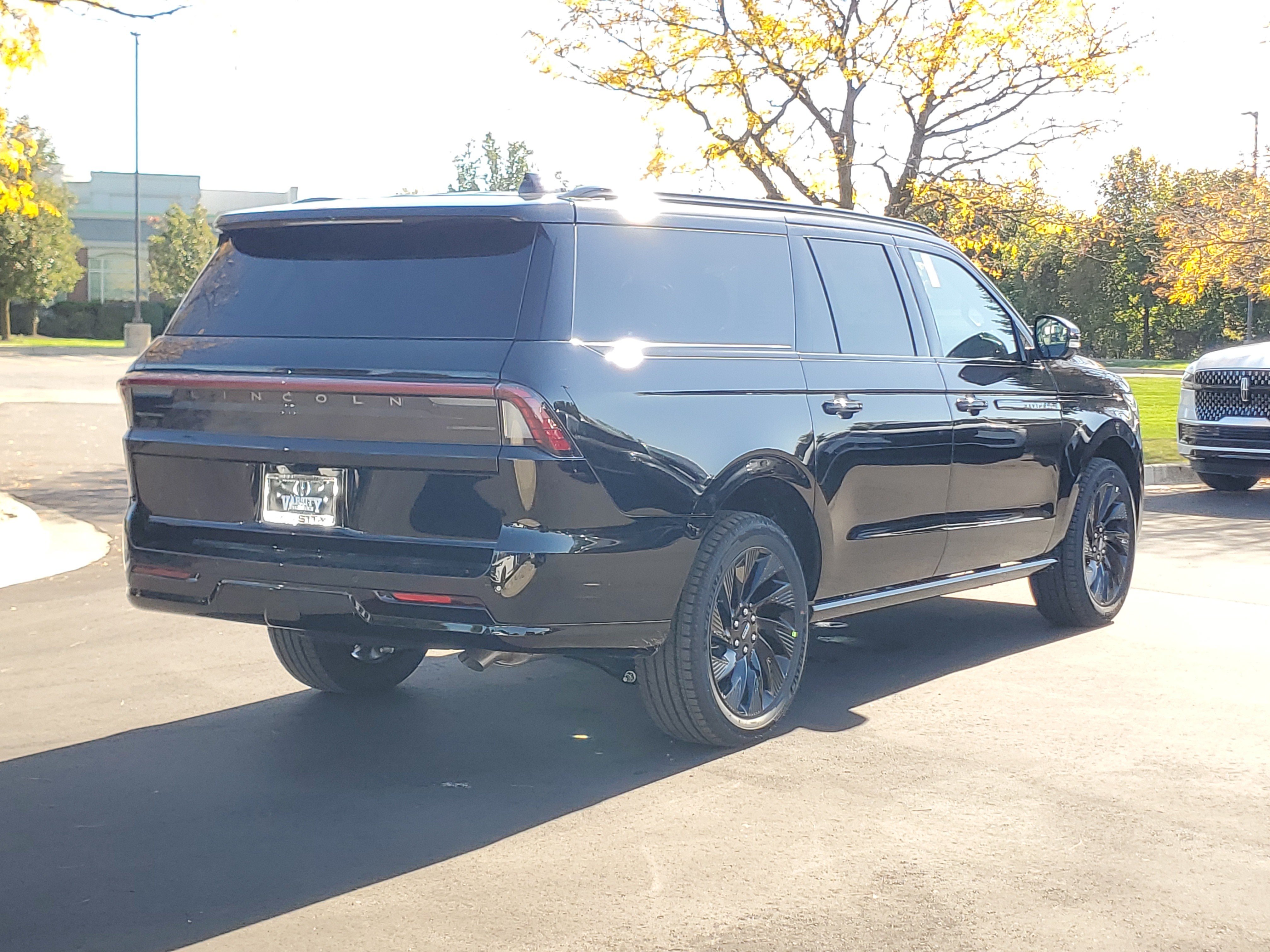 New 2027 Lincoln Navigator L Reserve w/ Jet Appearance Package AWD/4WD image 4