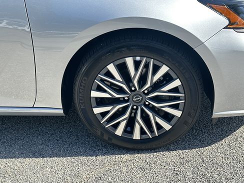 Used 2026 Nissan Altima 2.5 SV FWD image 12