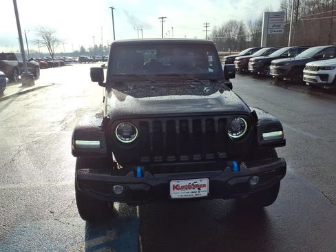 Used 2023 Jeep Wrangler Unlimited Sahara AWD/4WD image 3