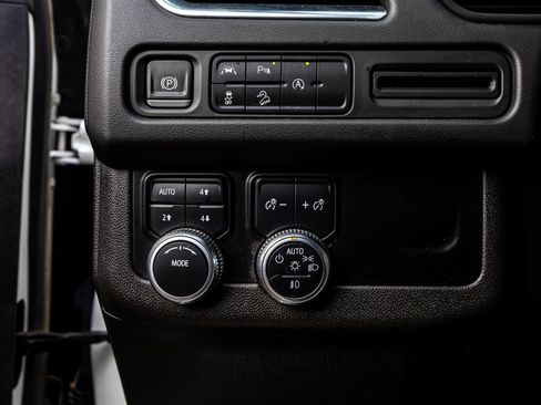 Used 2023 GMC Yukon AT4 image 18