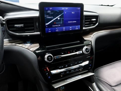 Used 2022 Ford Explorer Limited w/ Equipment Group 301A image 34