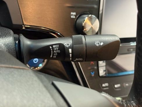 Used 2018 Toyota Avalon Limited image 21