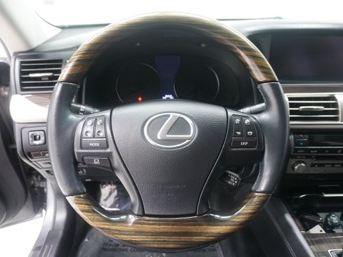 Used 2015 Lexus LS 460 w/ Comfort Package RWD image 17